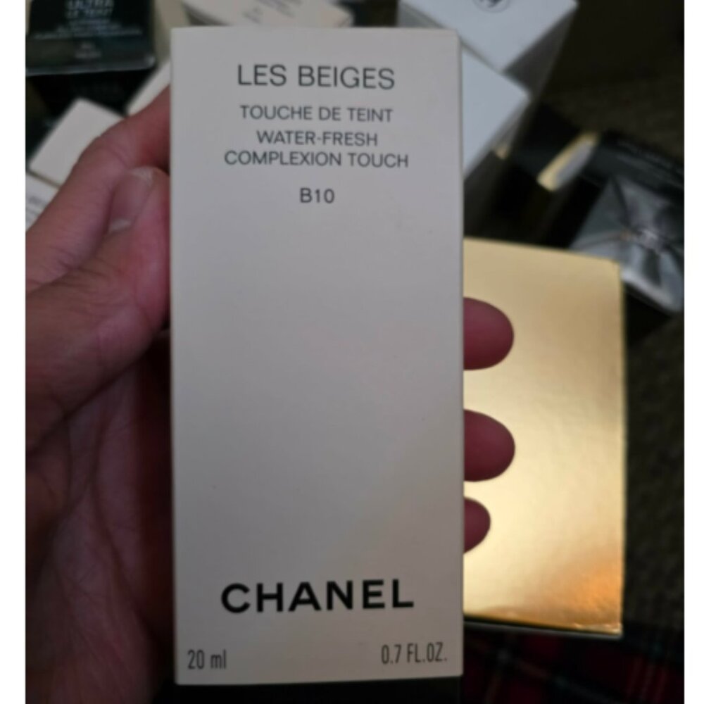 CHANEL LES BEIGES Water-Fresh Complexion Touch B10